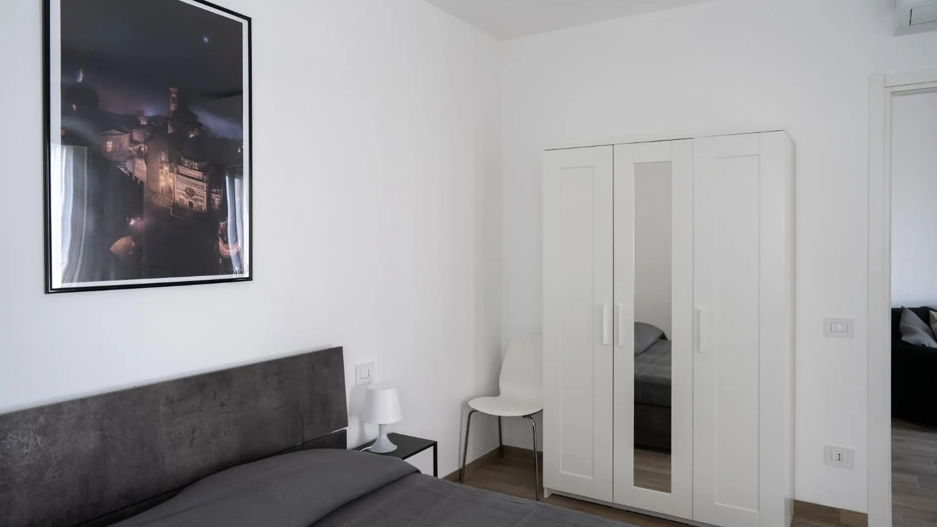 Villa Zina - Apt Verde - 10 Min From City Centre And Airport Bergamo Apartment